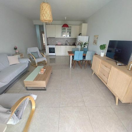 Myrsini'S Sea View Apartment Néa Péramos Екстериор снимка