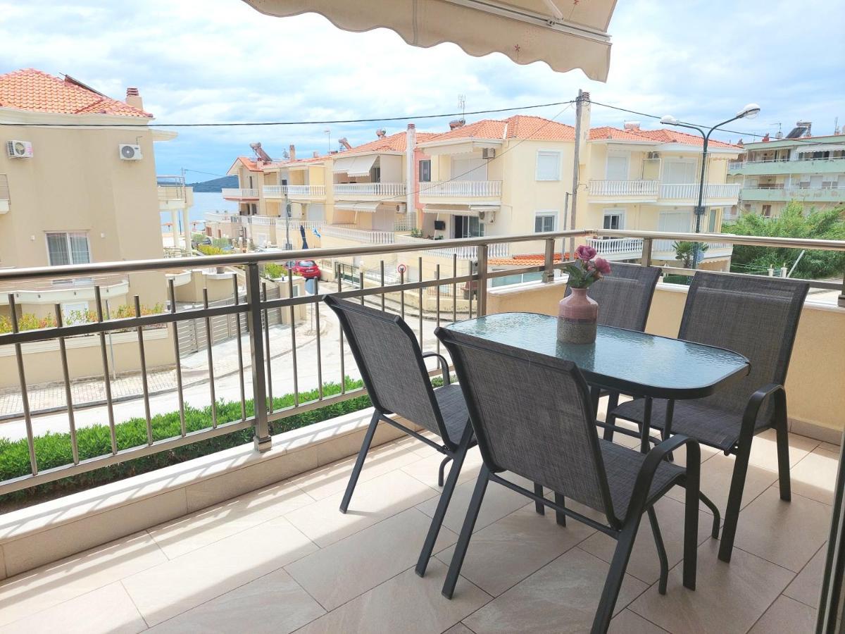 Myrsini'S Sea View Apartment Néa Péramos Екстериор снимка